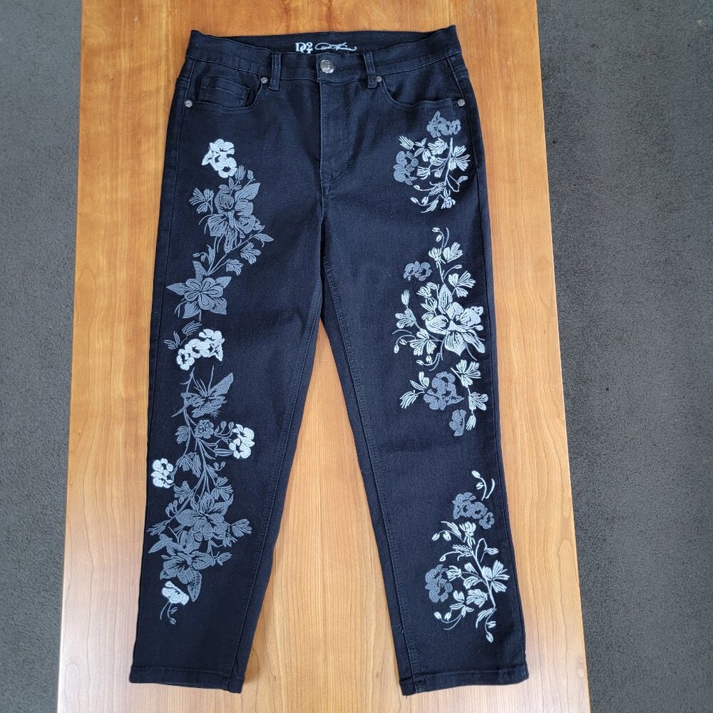 DG2 Diane Gilman Embroidered Floral Black Stretch Crop Jeans - 8 - Picture 3 of 12